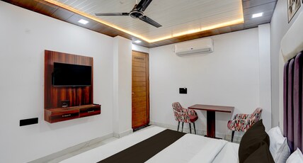Townhouse Tuessday Suites Nearst Mr Bhatura Bala Sector 122 Room Type - Classic