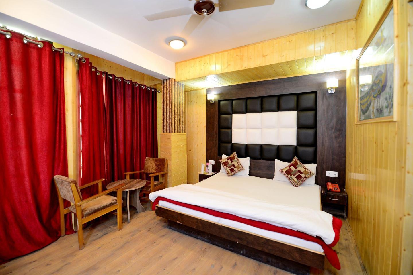 Hotel Azad (10 Mins drive to Dal Lake) - Tap to explore photos