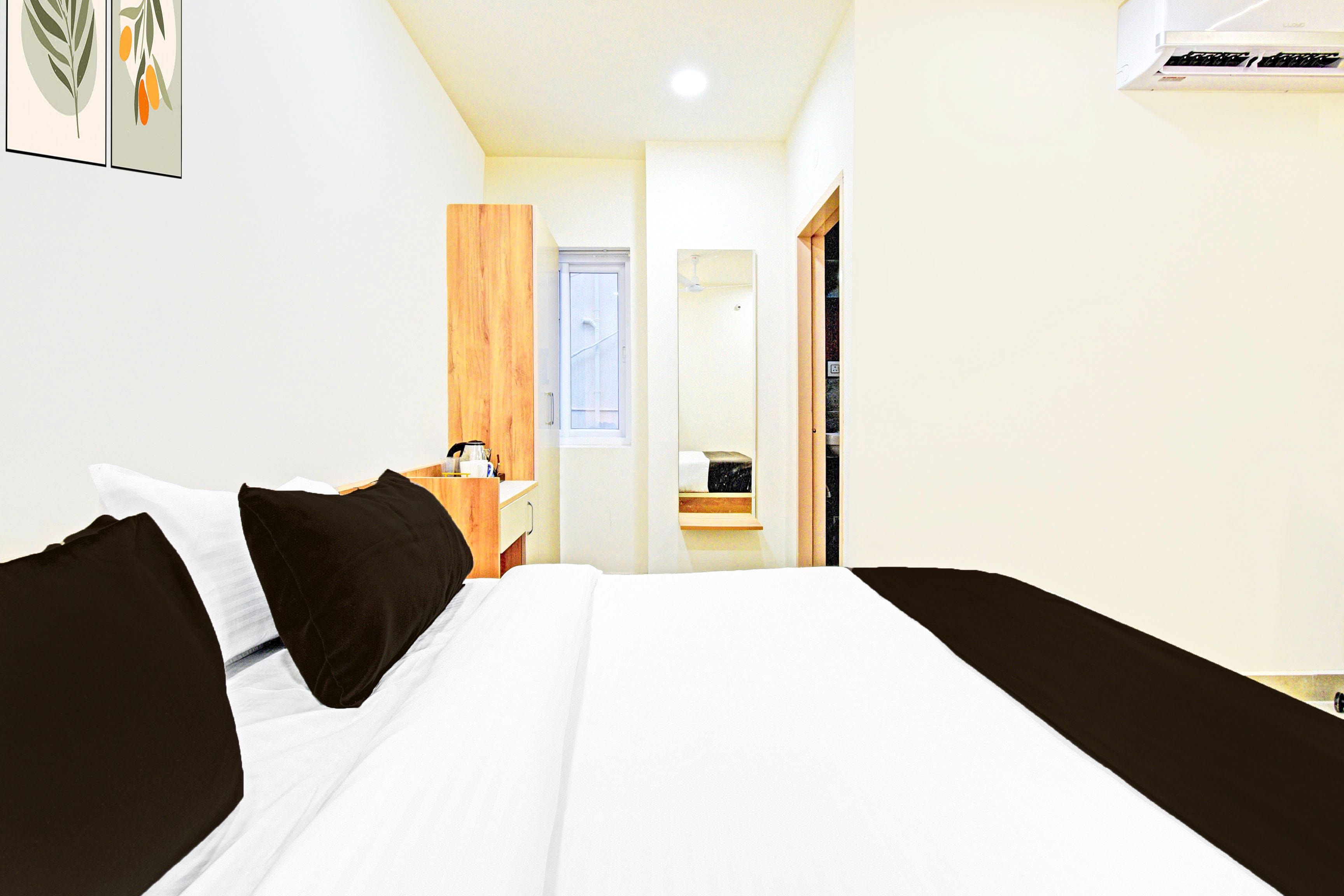 Super Townhouse Oak Kompally - Tap to explore photos