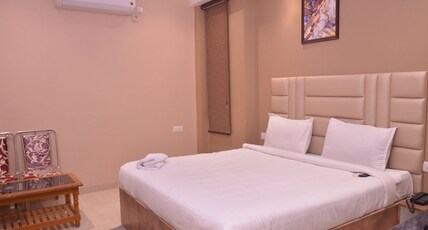 HOTEL SUKHDHAM Room Type - DELUXE DOUBLE BED
