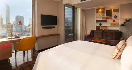 Hotel Indigo Bangkok Wireless Road Room Type - 1 King Premium Sunset Garden View Balcony Hotel Indigo Bangkok Wireless Road Room Type - 1 King Premium Sunset Garden View Balcony