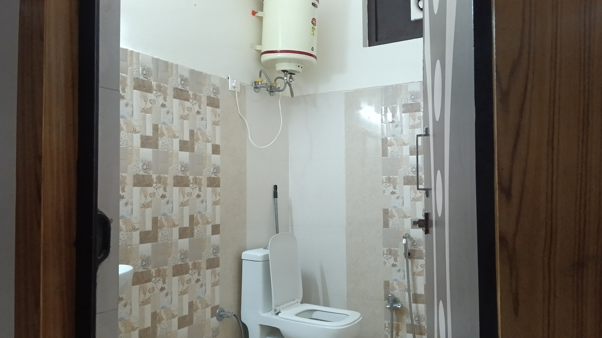 Sadhna  holiday  home - Tap to explore photos