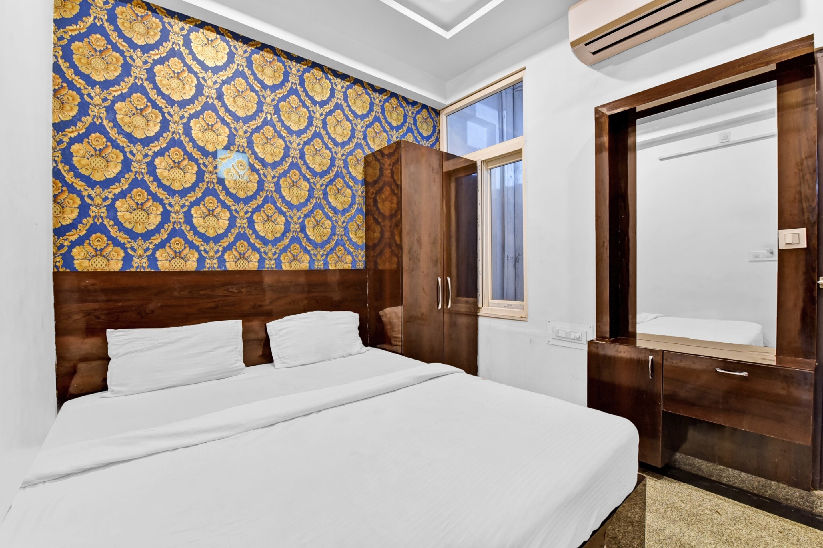Hotel O Shree Hanuman - Tap to explore photos