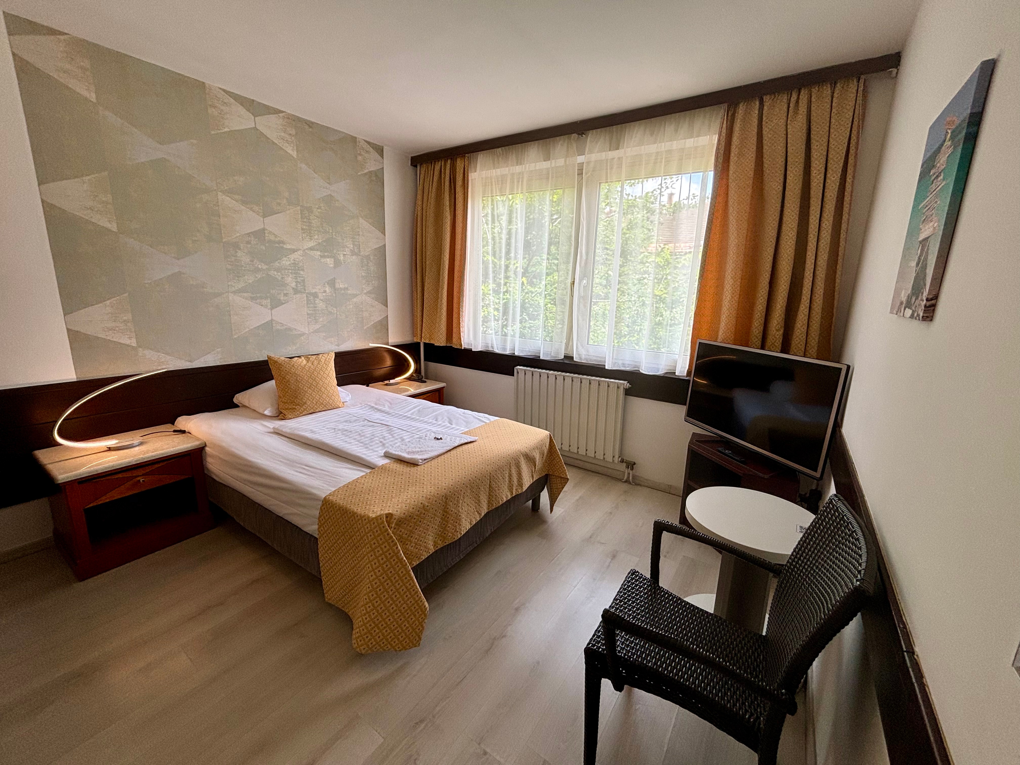 Hotel Gloria Budapest City Center - Tap to explore photos