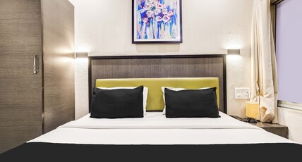 Super Townhouse Dewas City Formerly Utsav Room Type - Premium
