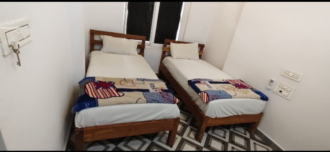 Hotel Grand - Tap to explore photos