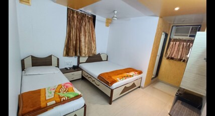 Hotel Broadway Colaba Room Type - TRIPLE BED ROOM