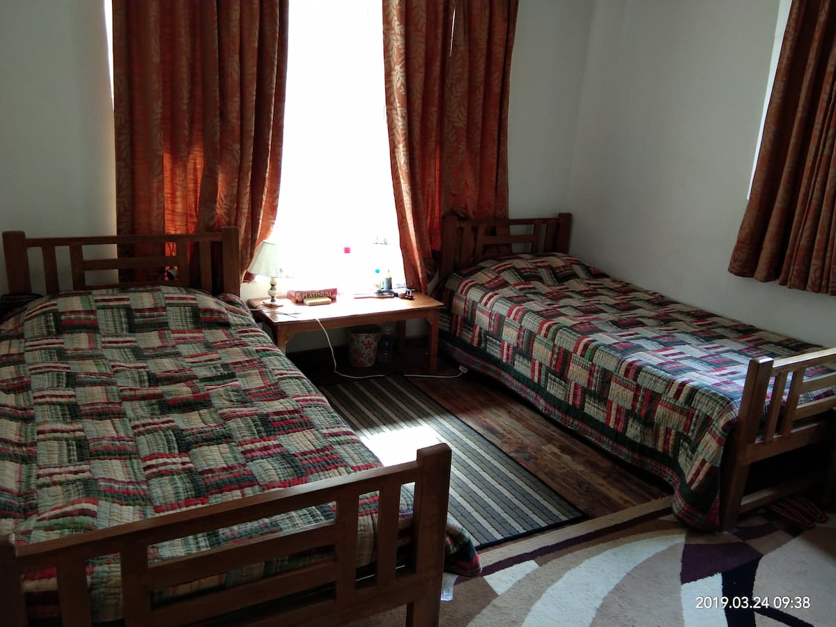 Brookside Cottage - Tap to explore photos