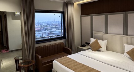 Hotel Classic Room Type - Premium Super Deluxe Room : Seating Area, Premium Linen, WiFi Hotel Classic Room Type - Premium Super Deluxe Room : Seating Area, Premium Linen, WiFi