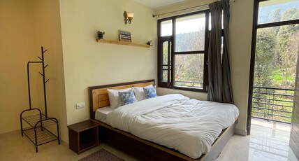 Soma House Dharamkot Room Type - King Room with balcony