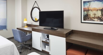 Hampton Inn & Suites by Hilton Phoenix Downtown Room Type - 2 QNS HEARING ACC NOSMOK