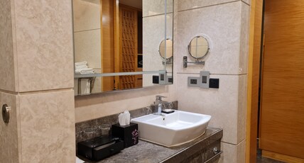 InterContinental Jaipur Tonk Road by IHG Room Type - 1 King Classic Accessible Pool View