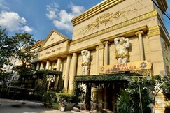 Green Palms Hotel -- Check in @ 9:00 A.M.