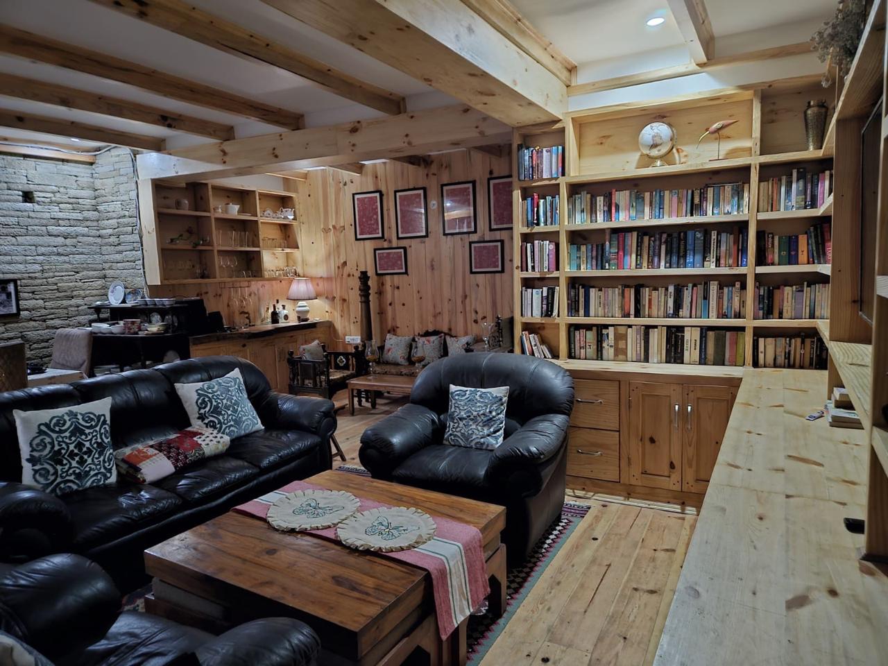 The Edge Retreat Luxury homestay - Tap to explore photos