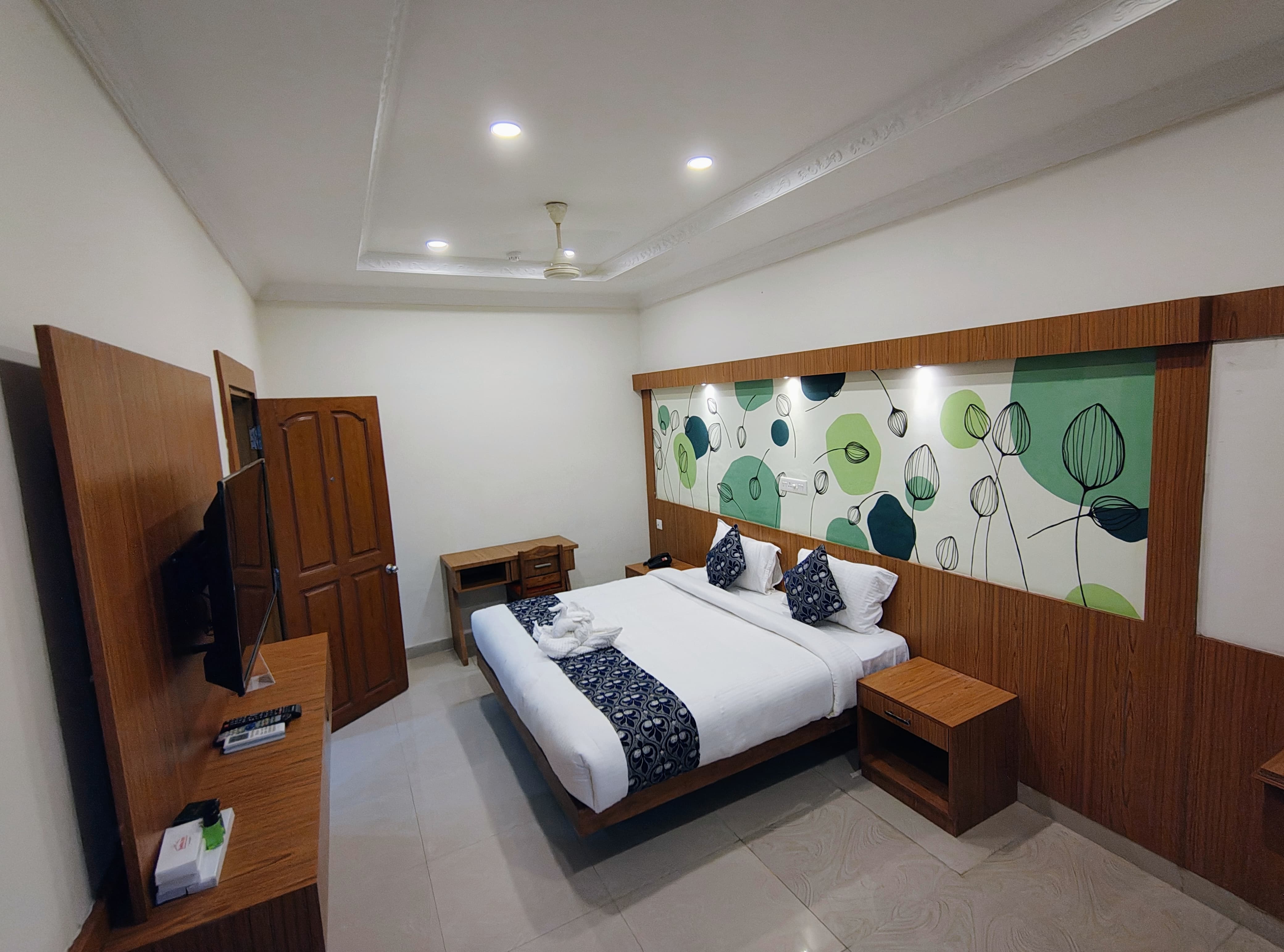 Sneha Inn - Tap to explore photos