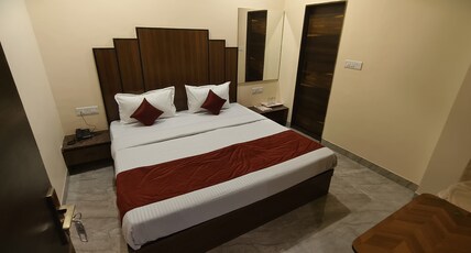 HOTEL MS GRAND Room Type - Deluxe Room
