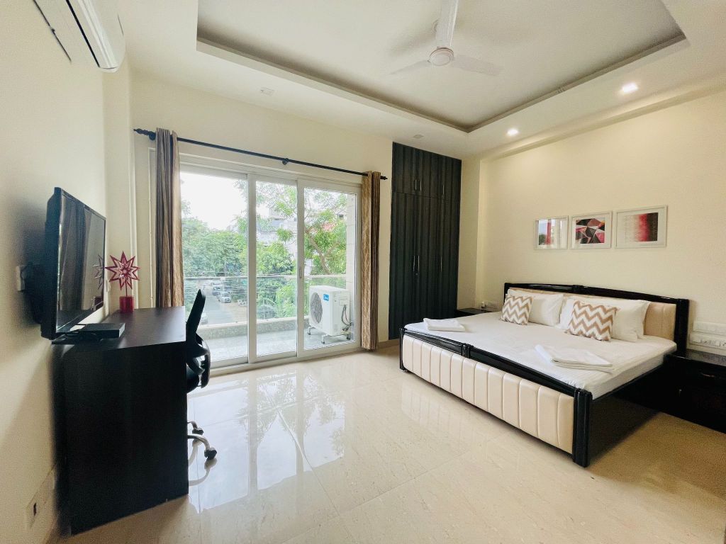 BluO 1BHK-DLF CyberCity|MG Road - Tap to explore photos