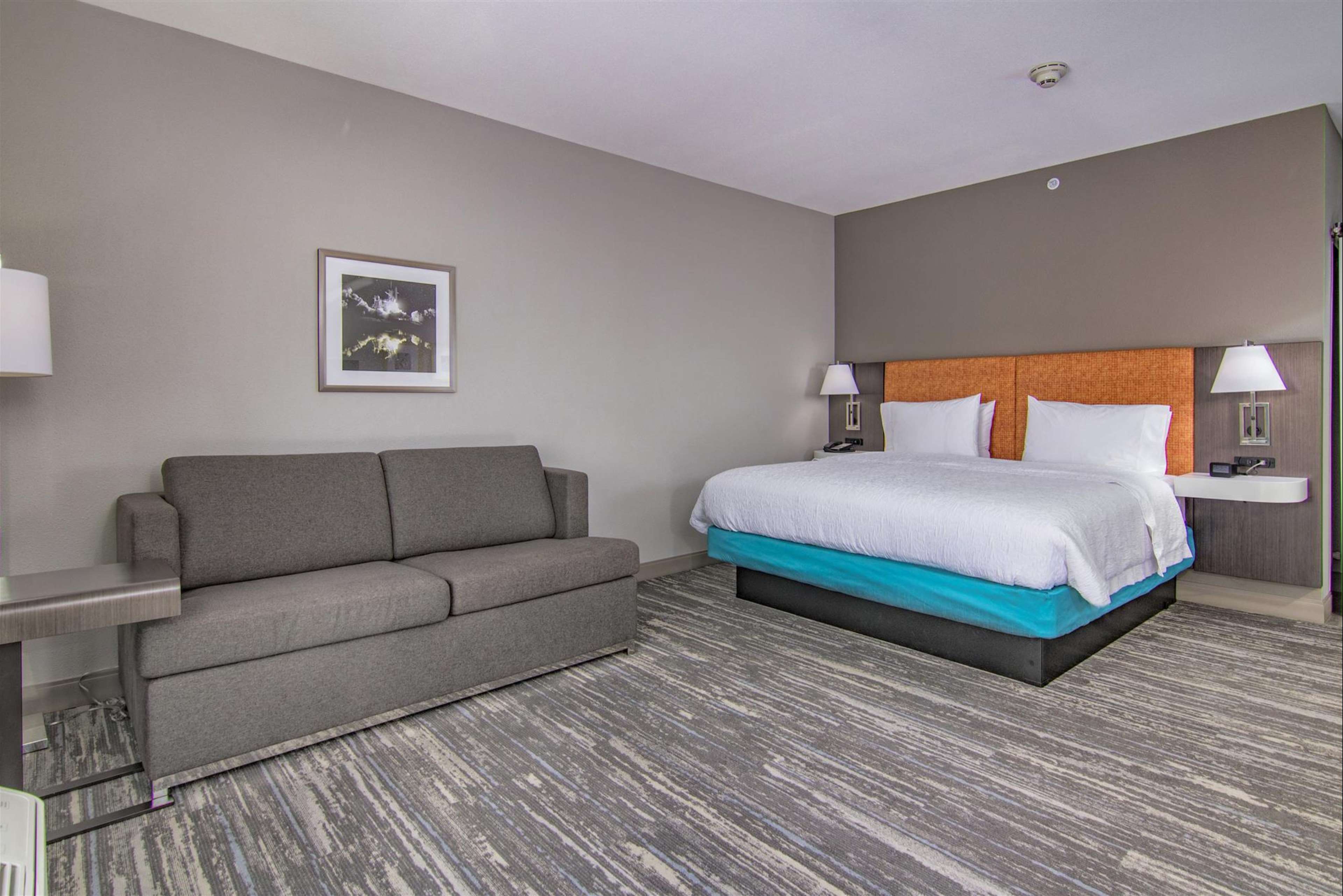 Hampton Inn by Hilton Houston NASA-Johnson Space Center - Tap to explore photos