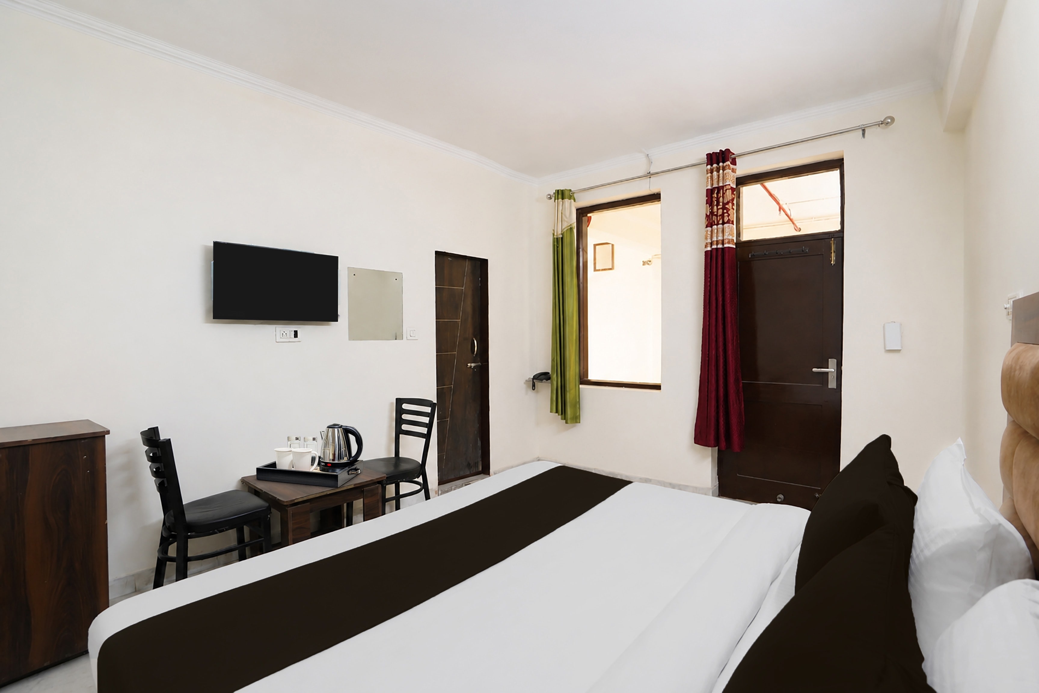 Hotel O Sector 45 A Chandigarh Formerly Sangam - Tap to explore photos