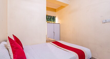 OYO 827 Taj Hotel And Restaurant Room Type - Saver Double