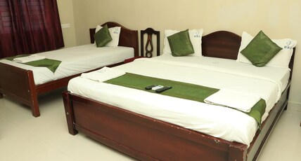 Hotel Ramleela Room Type - DELUXE TRIPLE BED ROOM Hotel Ramleela Room Type - DELUXE TRIPLE BED ROOM