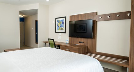Holiday Inn Express & Suites Lubbock Central - Univ Area Room Type - 1 King Standard Communications Mobility Accessible Holiday Inn Express & Suites Lubbock Central - Univ Area Room Type - 1 King Standard Communications Mobility Accessible