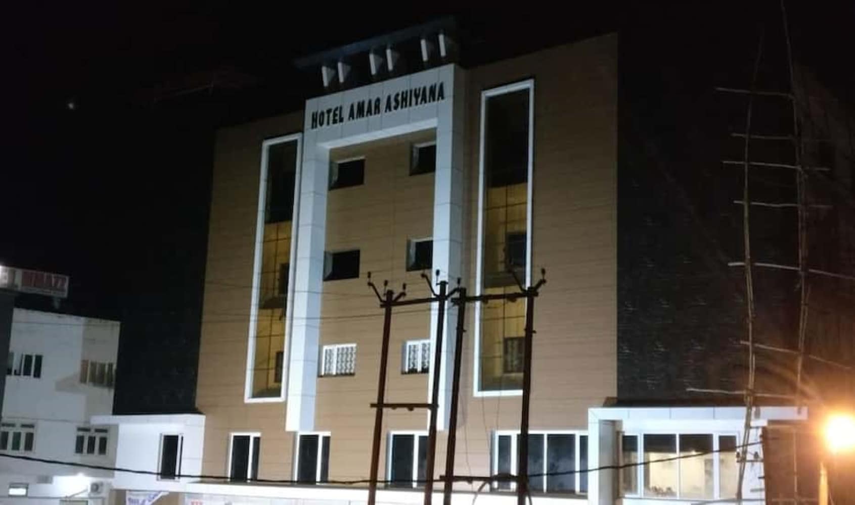 Hotel Amar Aashiyana - Tap to explore photos