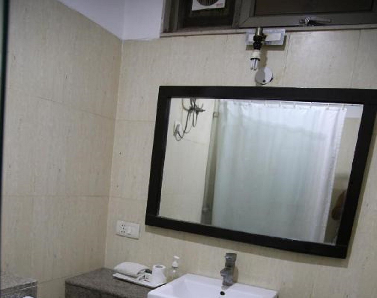 Rockwood Hotel - Tap to explore photos