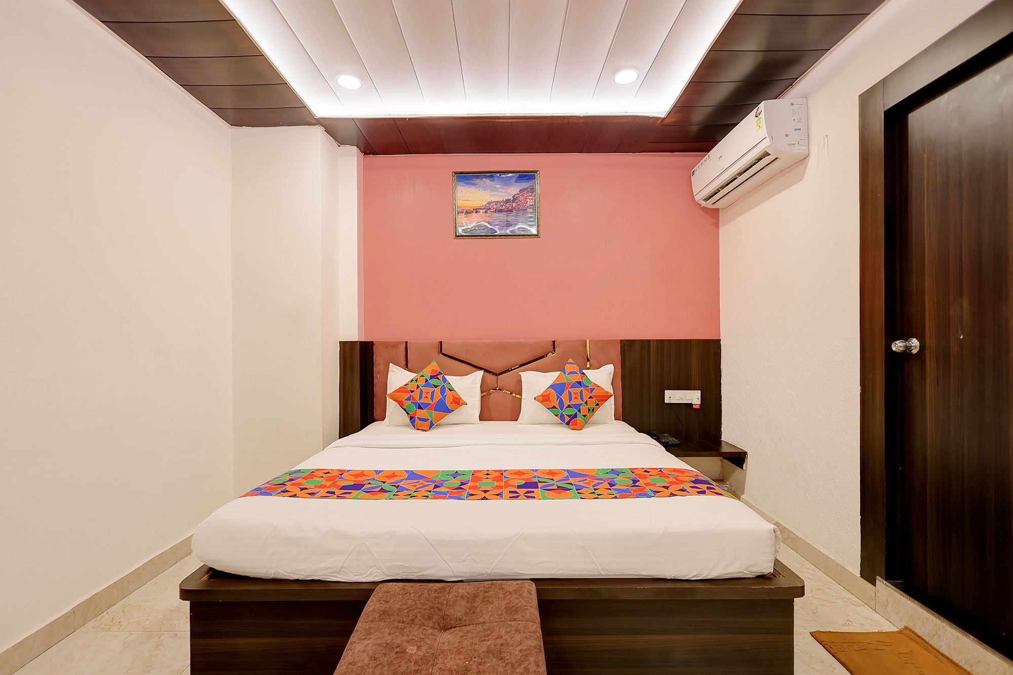 Fabhotel Imperial 900 m from Sarnath Museum - Tap to explore photos