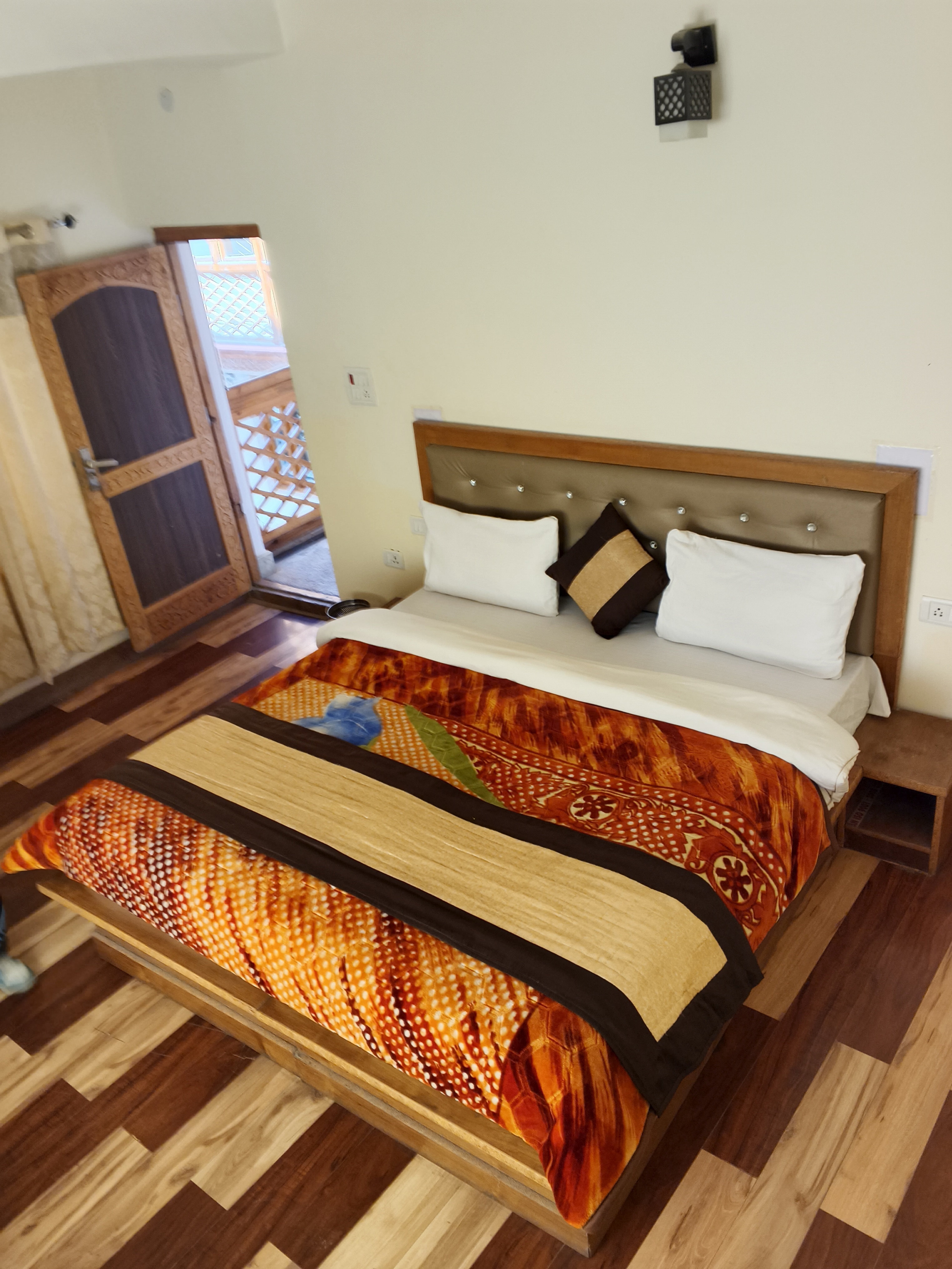 Hotel Khardongla - Tap to explore photos