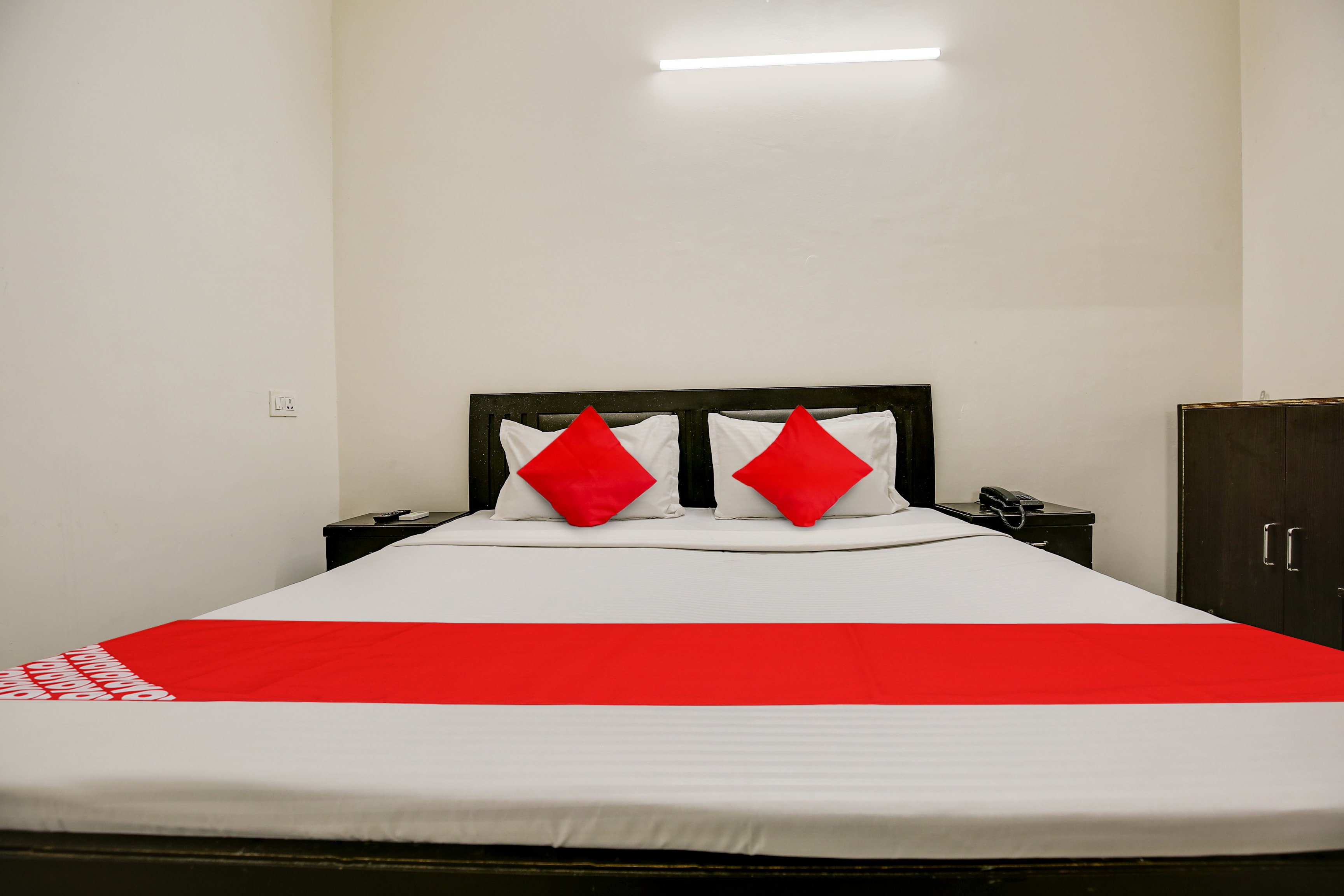 Hotel Jannat - Tap to explore photos