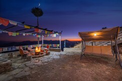 Gadegal Homestay Narkanda | Rooms and Pahadi Cafe