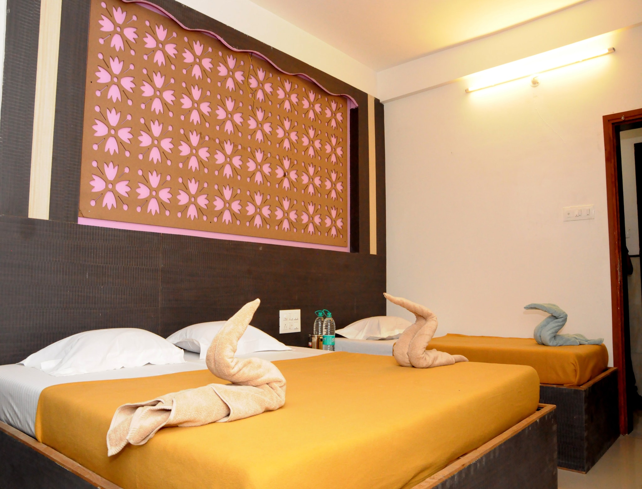 Hotel Malhar Palace - Tap to explore photos