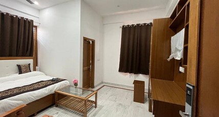 SRH HOTEL Room Type - DELUXE ROOM