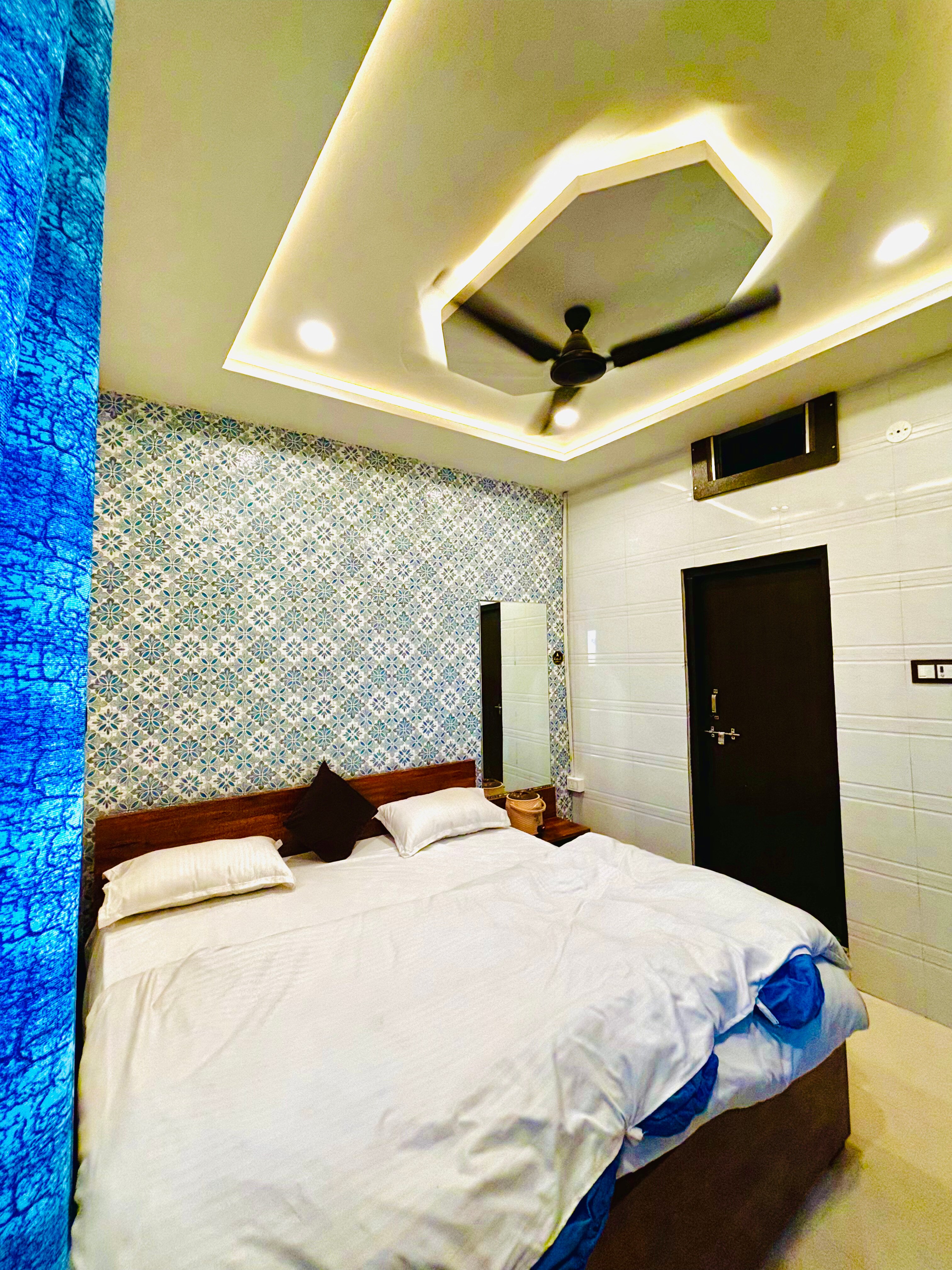 Hotel Khushal Manzil - Tap to explore photos
