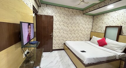 HOTEL RAHUL Room Type - Deluxe