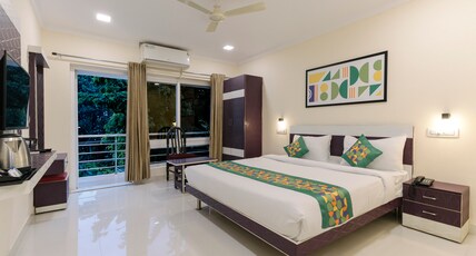 Treebo SNS  Grand Inn With Swimming Pool Room Type - Premium Room with Balcony