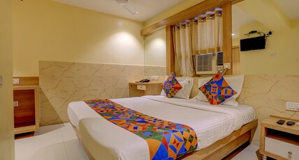 FabHotel Starwood Residency - 100m from Dr DY Patil Stadium Room Type - Deluxe Room