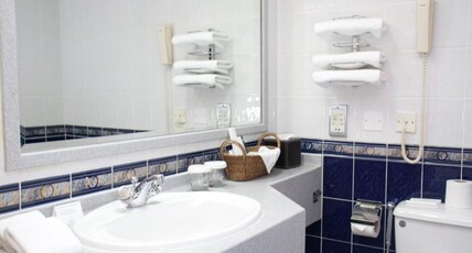 Aavri Hotel Deira formerly Aravi Hotel Deira Room Type - Superior Twin Room with Bathtub