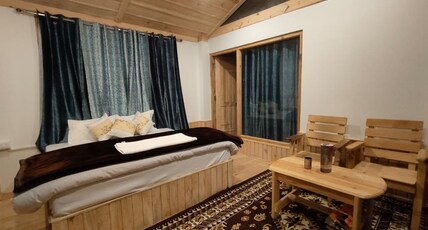 Shreya cozy hut sainj Room Type - Deluxe room mountain view