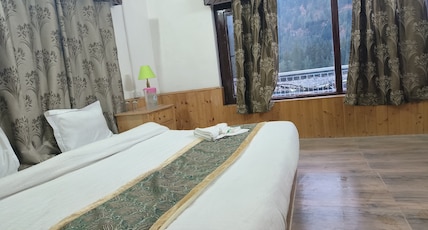 Singh Saab Rooms & Cafe Room Type - Budget Double Room