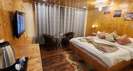 Heaven Hills Room Type - Deluxe Room