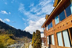 The Heimat Resort | River-view Tents