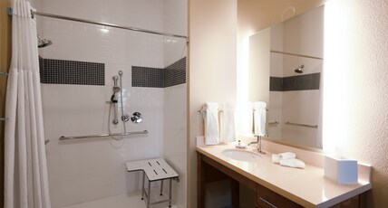 Staybridge Suites Scottsdale - Talking Stick, an IHG hotel Room Type - 1 King Studio Suite Communication Accessible