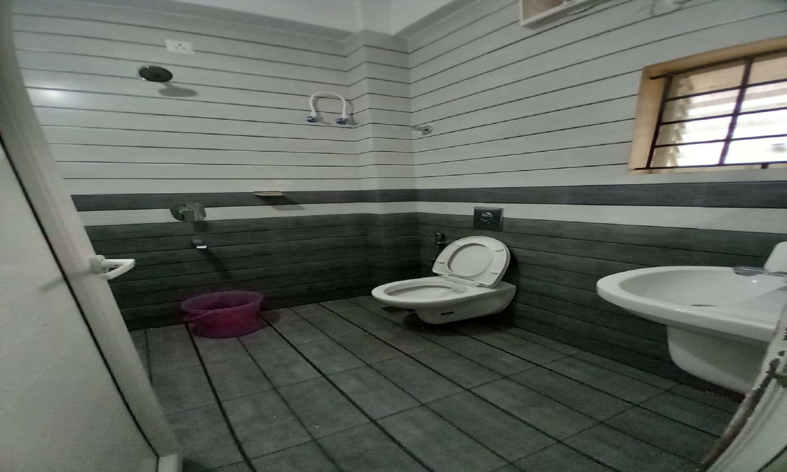 AR PLAZA - Tap to explore photos