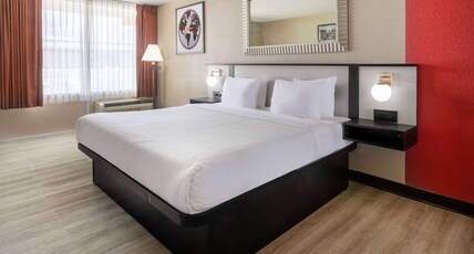 Ramada by Wyndham Rome / Verona Room Type - 1 King Bed, Studio Suite, Non-Smoking