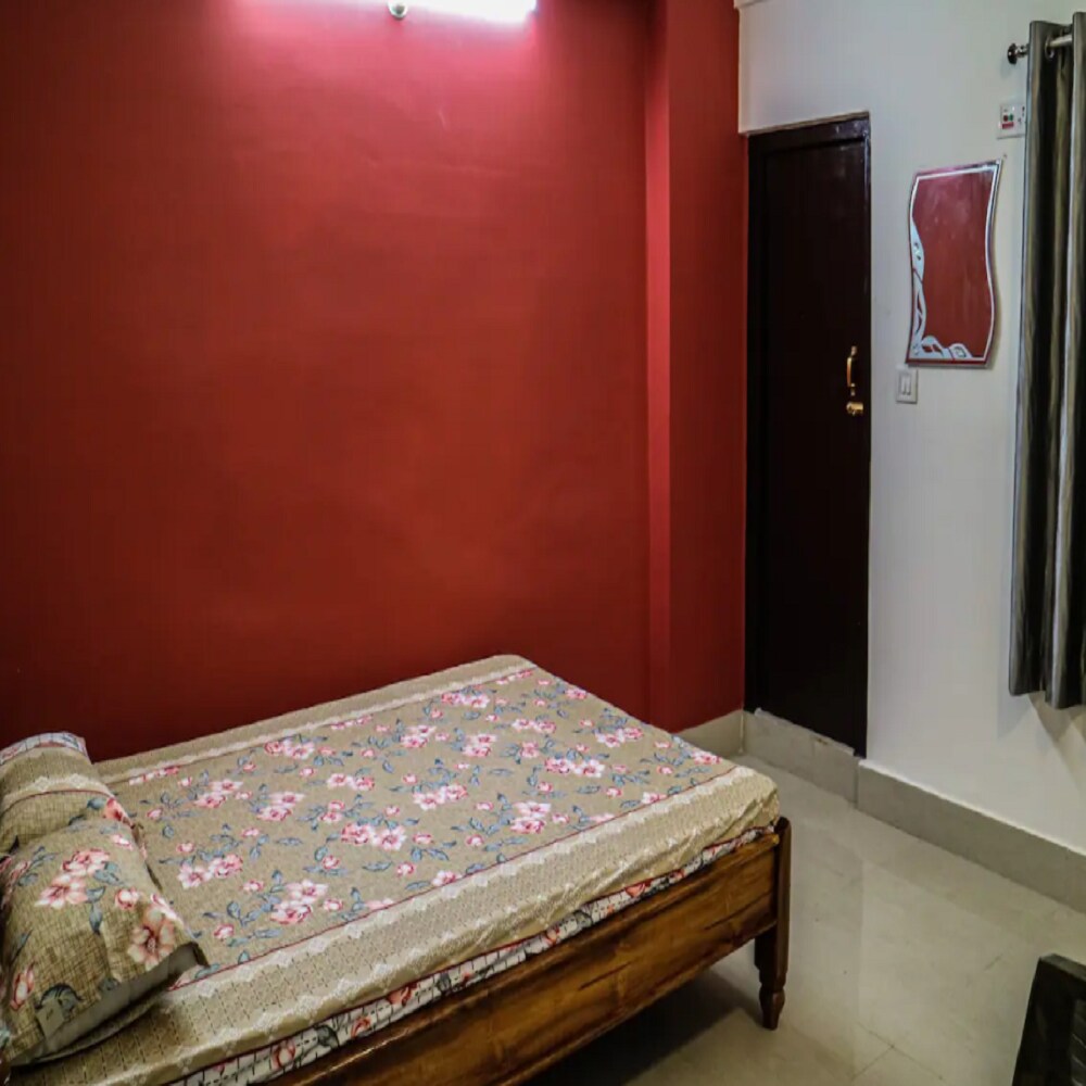 Modern & Homely Stay | 4BR APT W/Free Parking & AC - Tap to explore photos