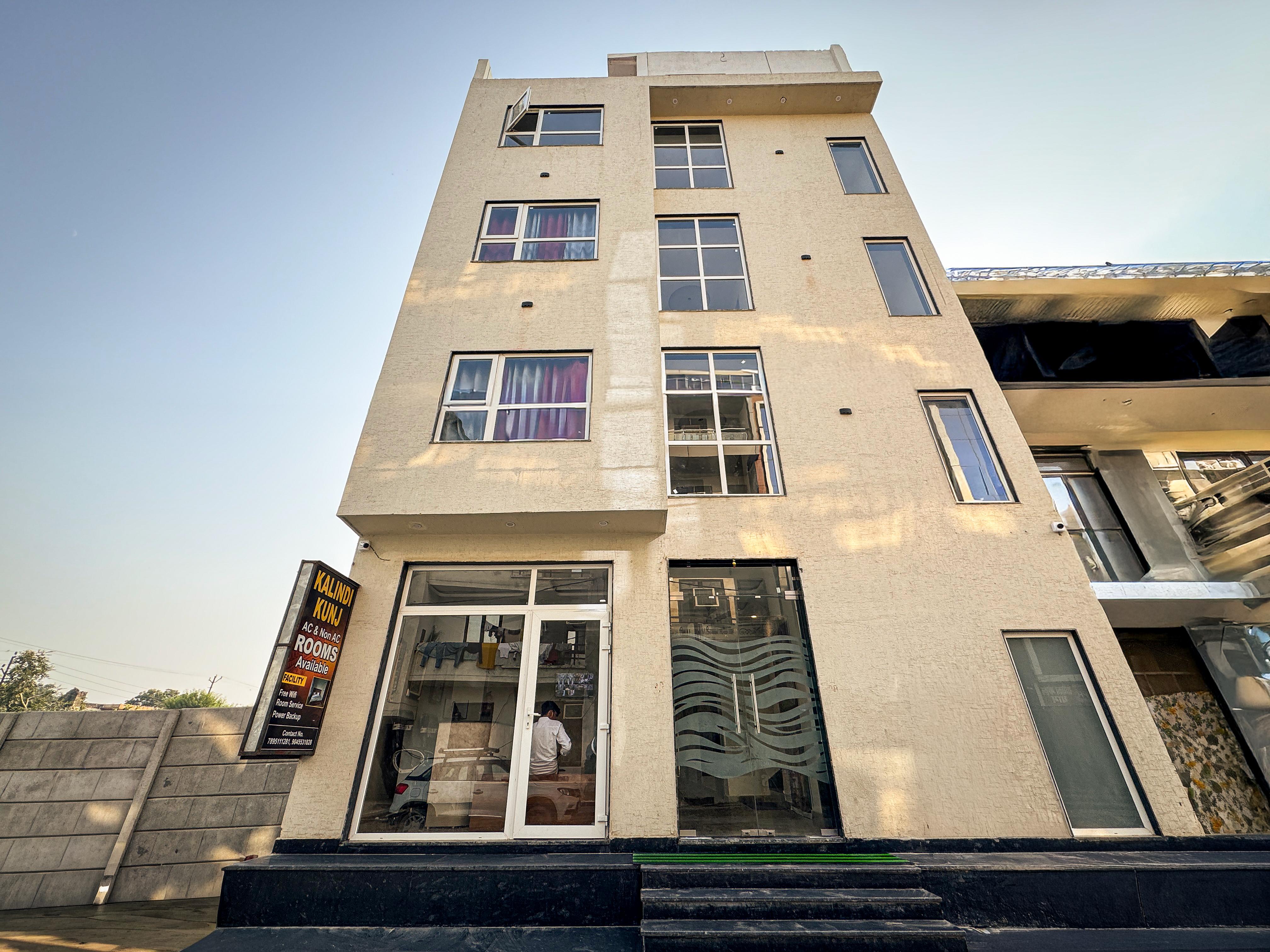 Hotel Kalindi Kunj - Tap to explore photos