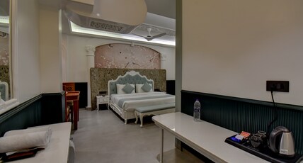Hotel Bhagyalaxmi Room Type - White Suite with Bathtub