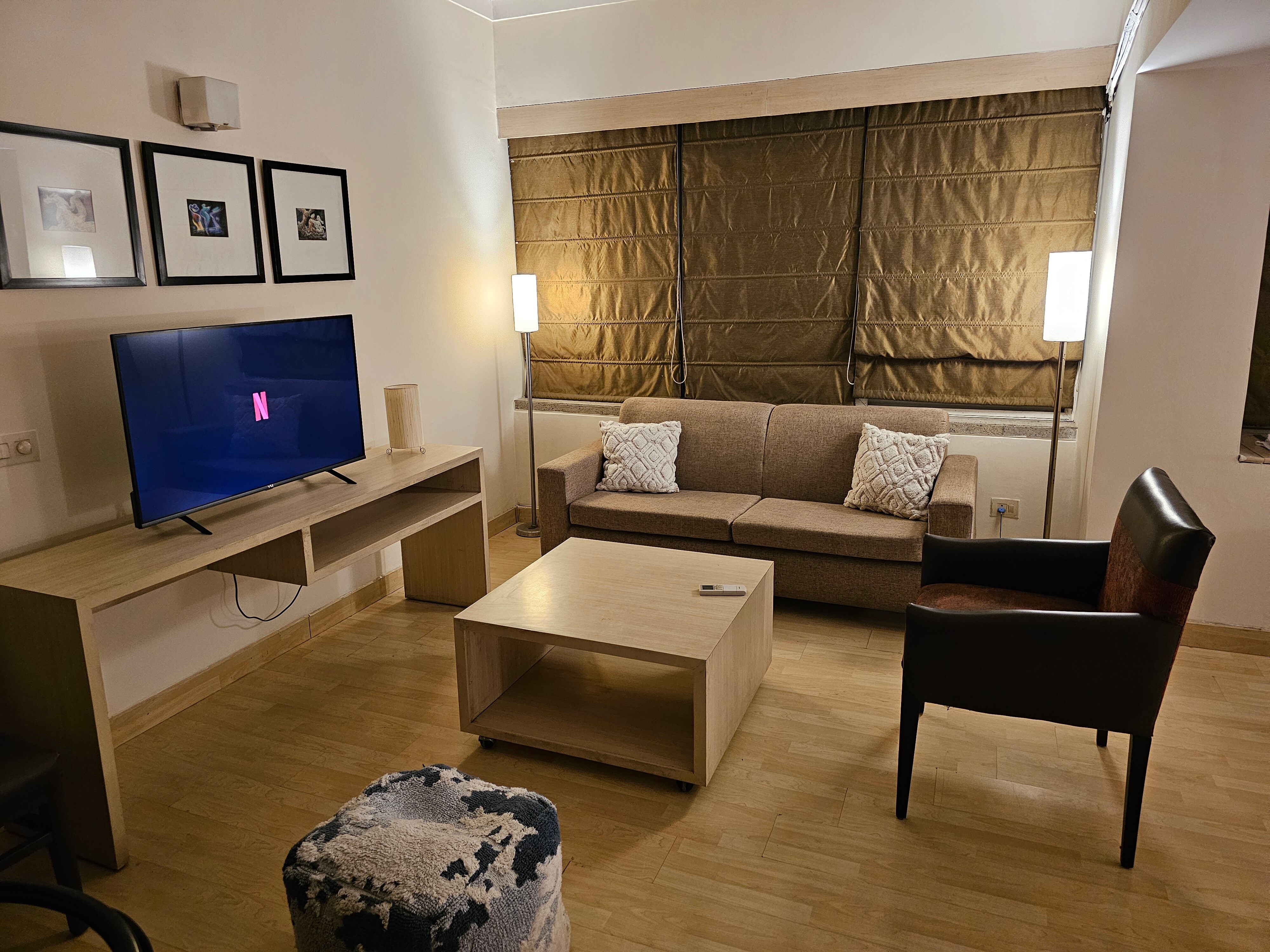 Executive Studio Appartment - Tap to explore photos